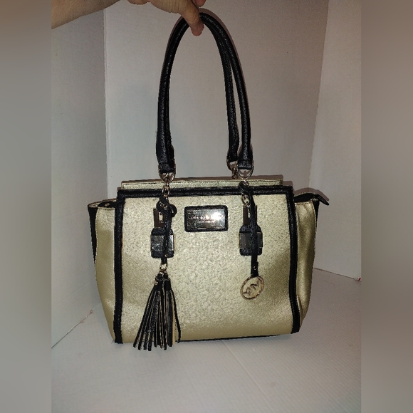 Elegant Black and Gold Women's Handbag - Picture 1 of 13